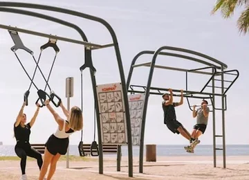Outdoor functional rig with suspension trainers and climbing holds